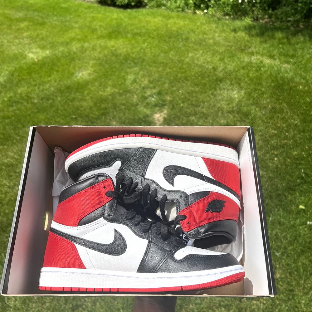 Nike Wmns Air Jordan 1 Retro High Satin Black Toe Women's Shoes - Size 9 - Picture 8 of 8